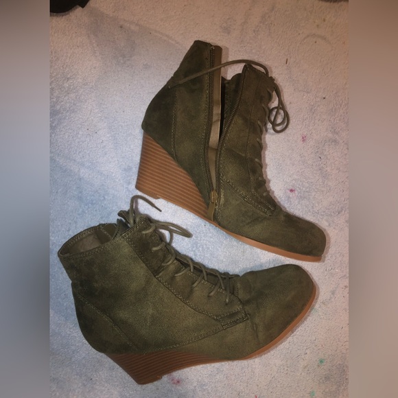 Army green wedges - Picture 1 of 2